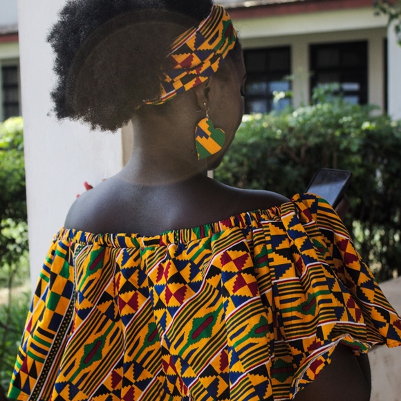African Women Off the shoulder Kente Top - Picture 3 of 4